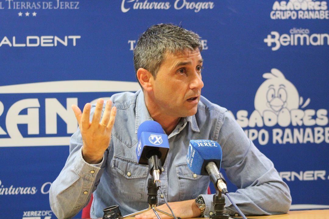 Pepe Masegosa en la primera rueda de prensa del año en Chapín 