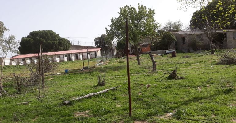 Instalaciones de la Finca Aguas Claras cerradas por el ayuntamiento 