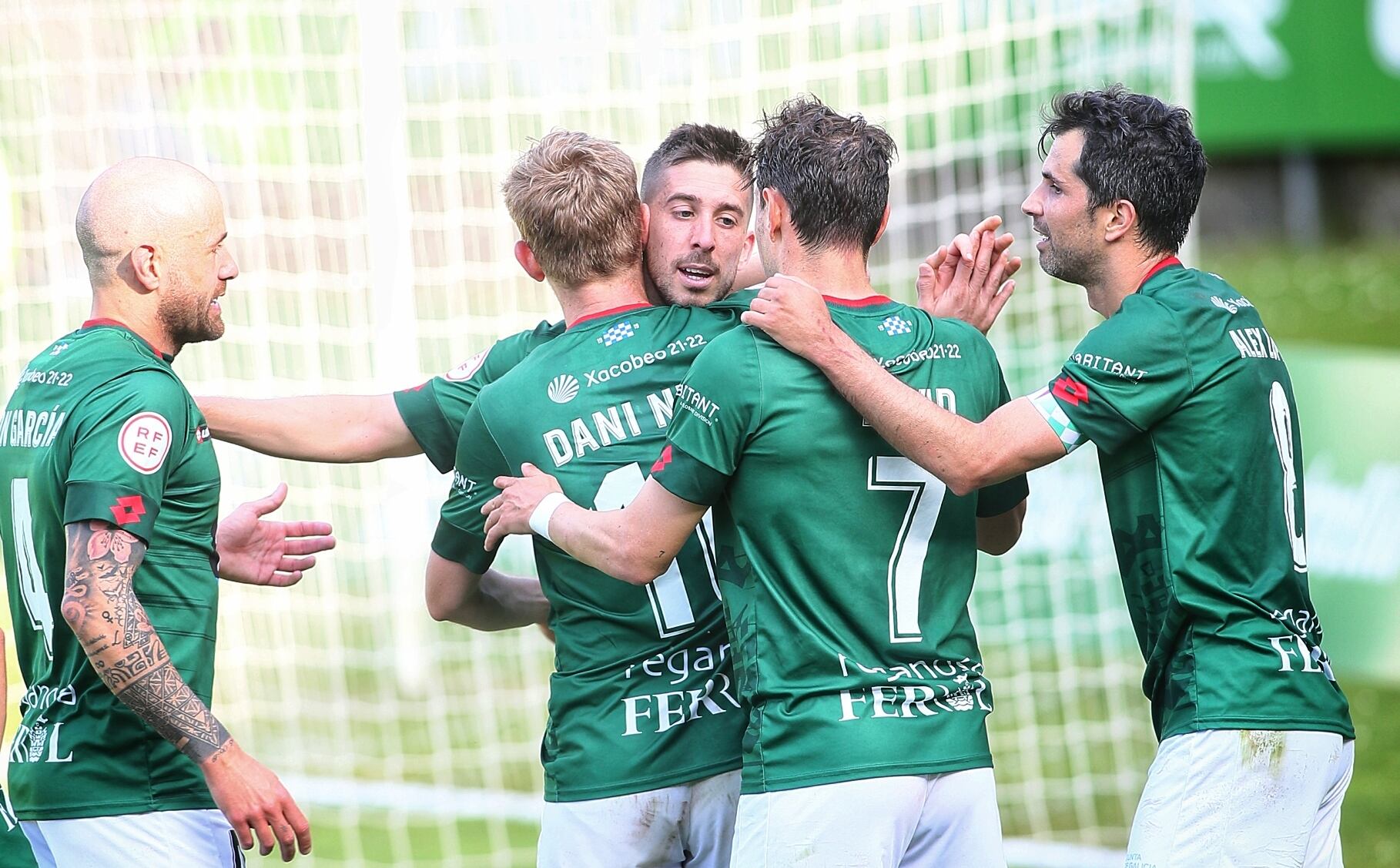 Los jugadores del Racing, tras el gol de Dani Nieto ante el San Sebastián de los Reyes en A Malata