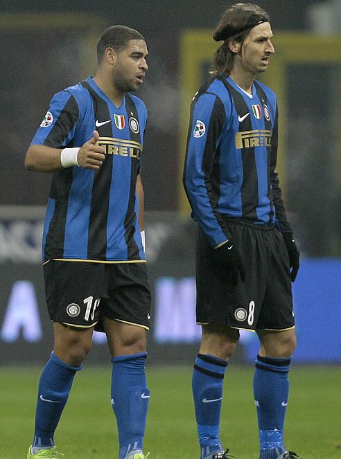 Adriano e Ibrahimovic, autores de los goles del Inter ante la Roma