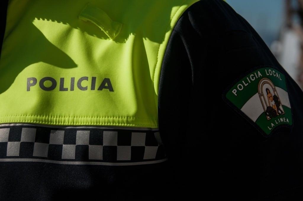 Un agente de Policía en La Línea