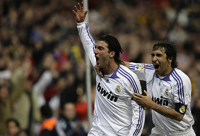 En la imagen Higuaín celebra el gol que marcó al Sevilla y que supuso el 3-1 definitivo.