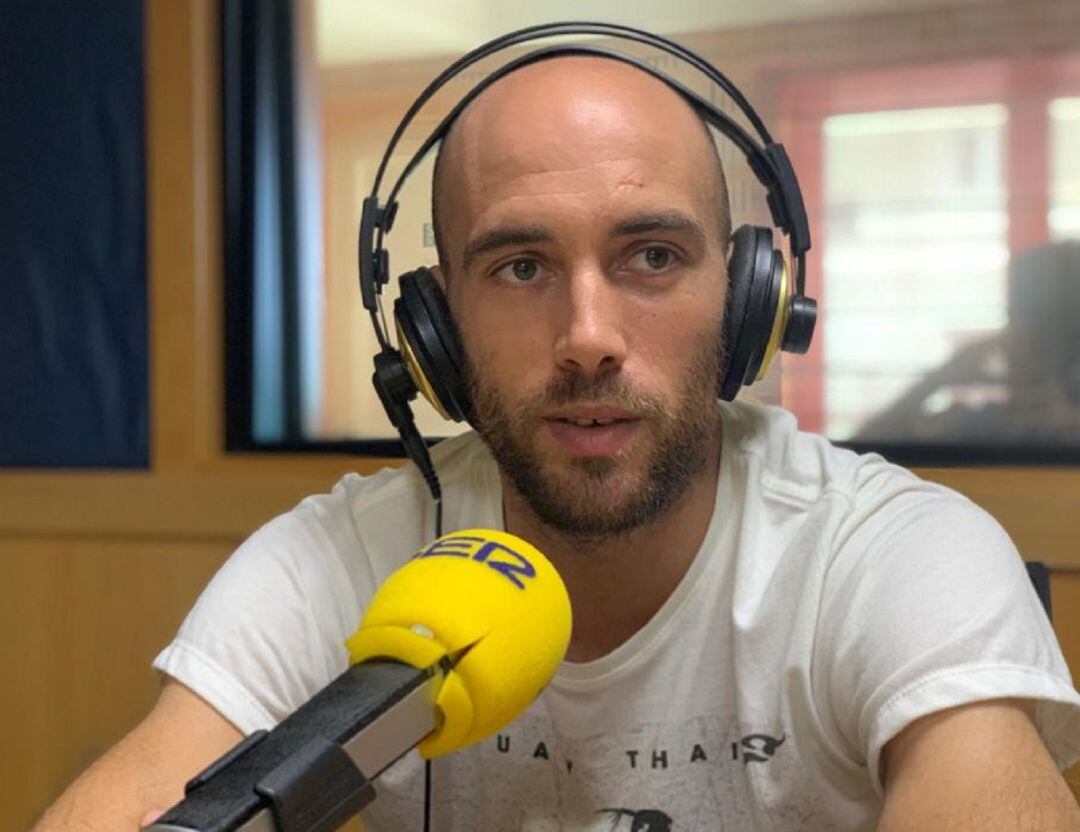 Carlos Coello en los estudios de Radio Cádiz