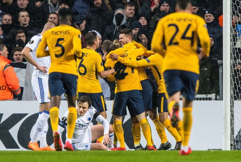 Los jugadores del Atlético de Madrid celebran el primer gol ante el Copenhague. 