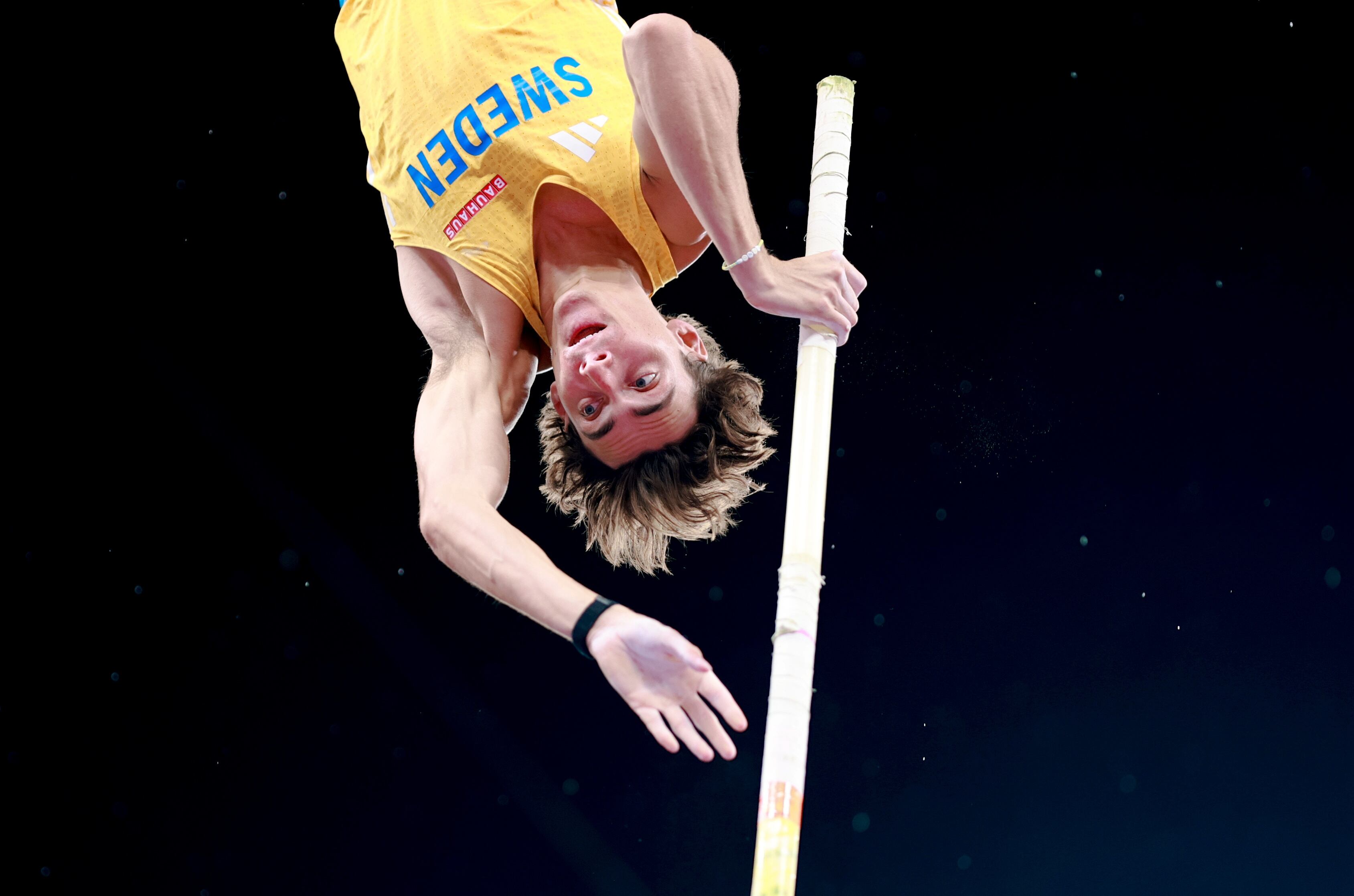 Armand Duplantis vuelve a batir el récord del Mundo en los Mundiales de Atletismo en Tokio