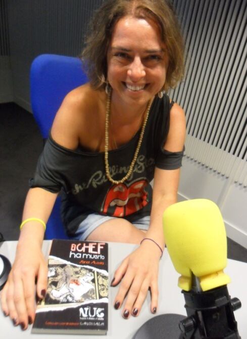 La periodista canaria ha visitado los estudios de la Cadena SER en Madrid para hablar de su primera novela.