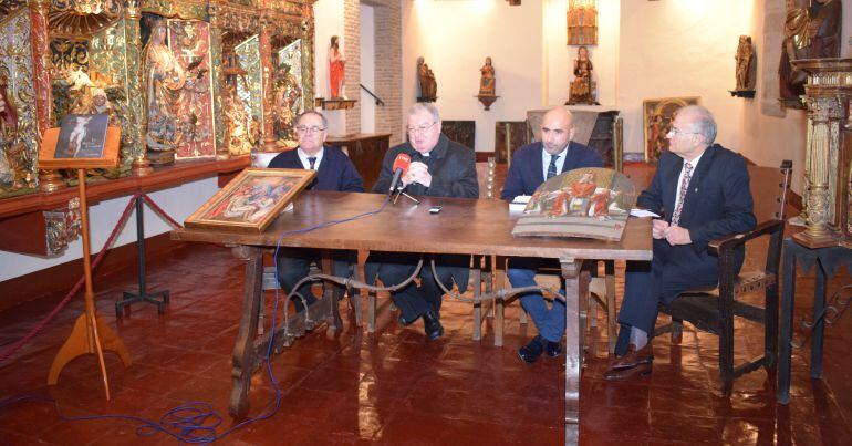 Presentación del libro en el Museo Diocesano con presencia del autor Antonio Rubio, primero por la derecha