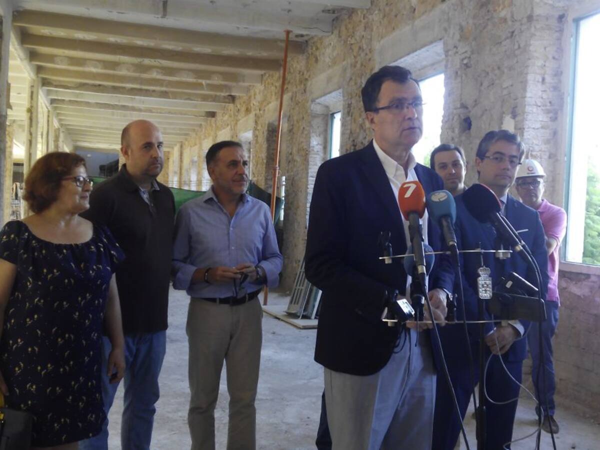 Ballesta preguntado por la candidatura a presidente: "Mi compromiso es con el municipio de Murcia"