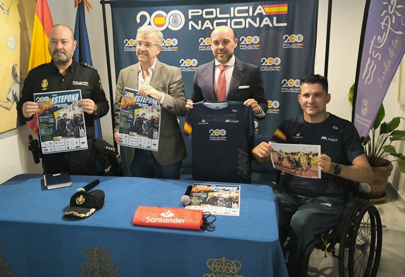 La Policía Nacional presenta la carrera solidaria Ruta 091 de Estepona a beneficio de la asociación Alejandro Navarro