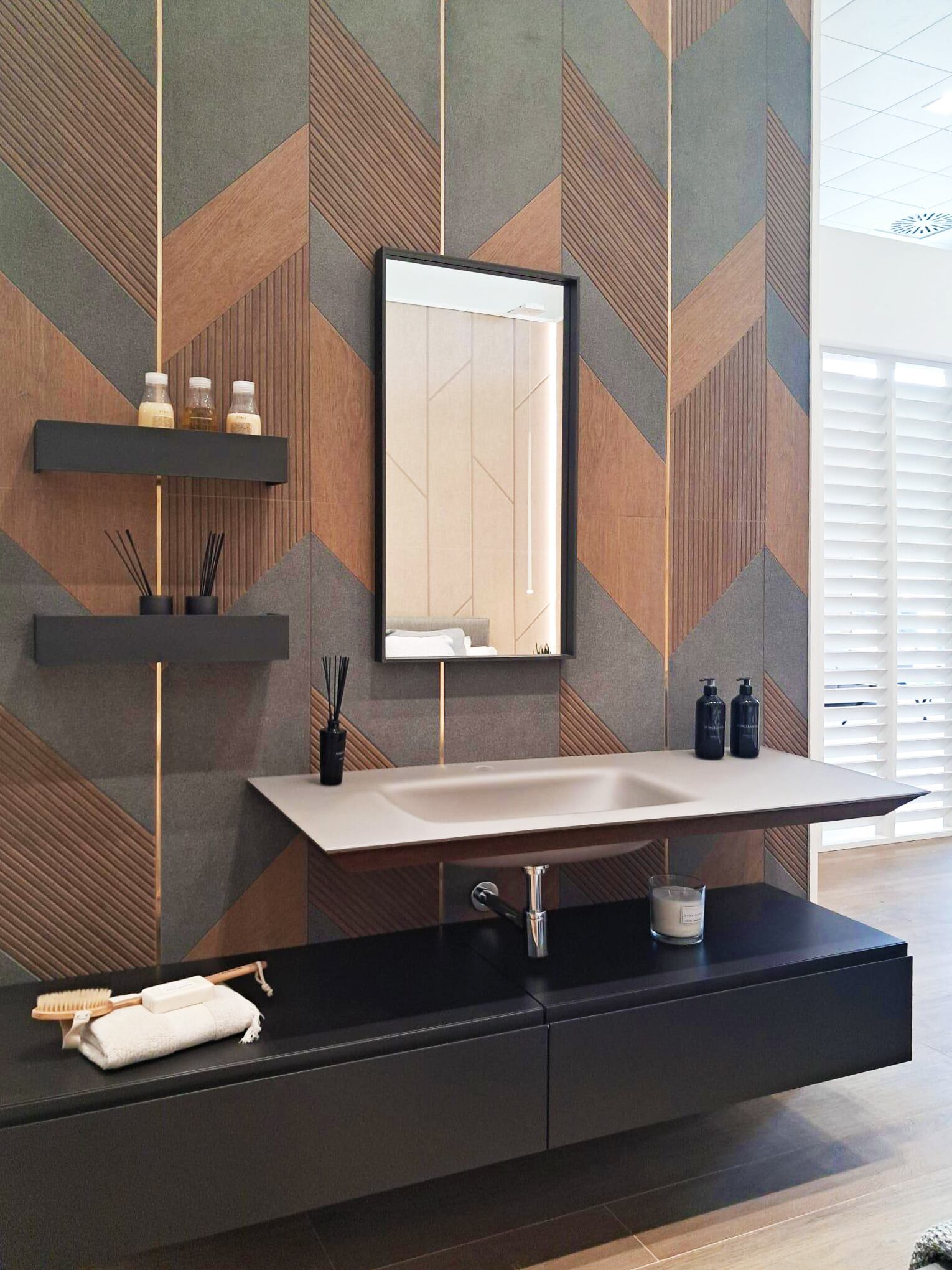 La tienda de Porcelanosa, ubicada en el Parque Comercial Puerto Venecia, reabre sus puertas.