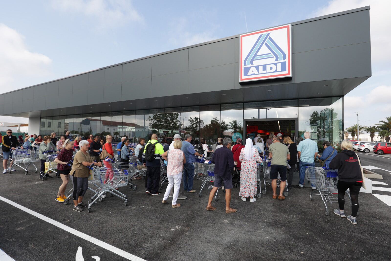 El supermercado se ubica en el polígono de Maó