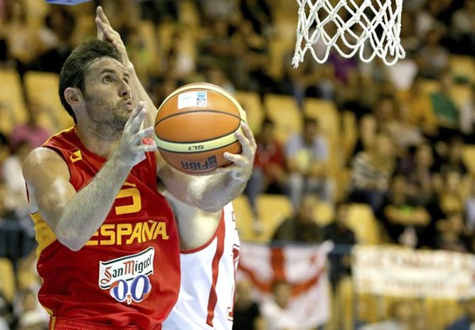 El jugador españolintenta encestar durante el partido del grupo C del Eurobasket 2013 disputado entre España y Georgia en Celje (Eslovenia)