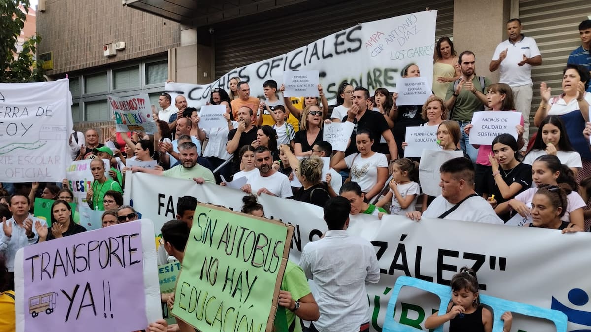 Entrevista a Miriam Oliva, su hijo y sus compañeros siguen sin transporte escolar