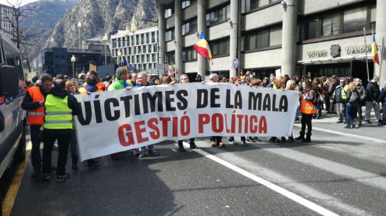 Una manifestació de funcionaris davant del Govern el 2022. Els sindicats amenacen amb mobilitzacions si no se soluciona de forma urgent la precarització del sector.