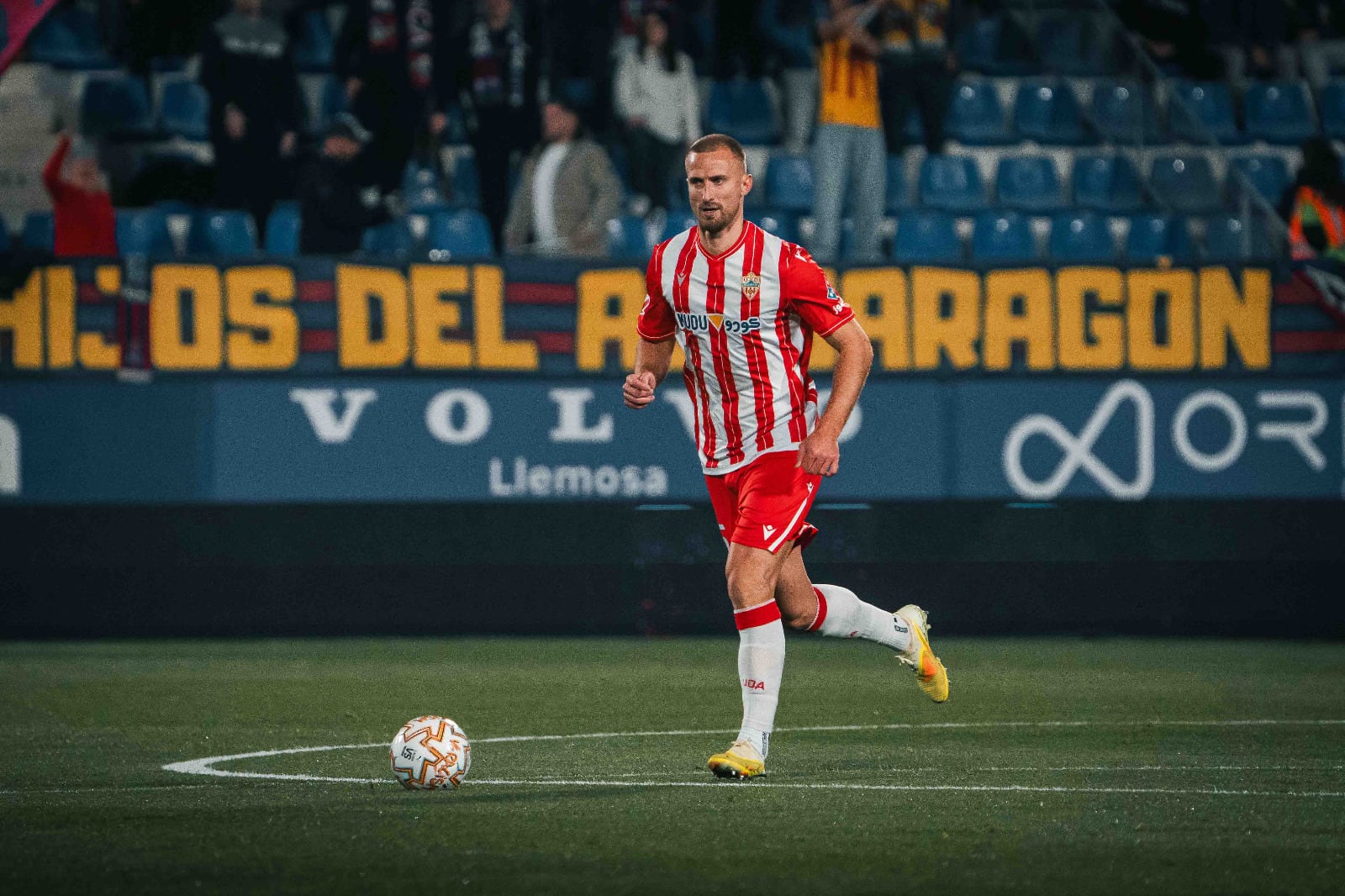 La vuelta de Rodrigo Ely le da un plus al Almería.