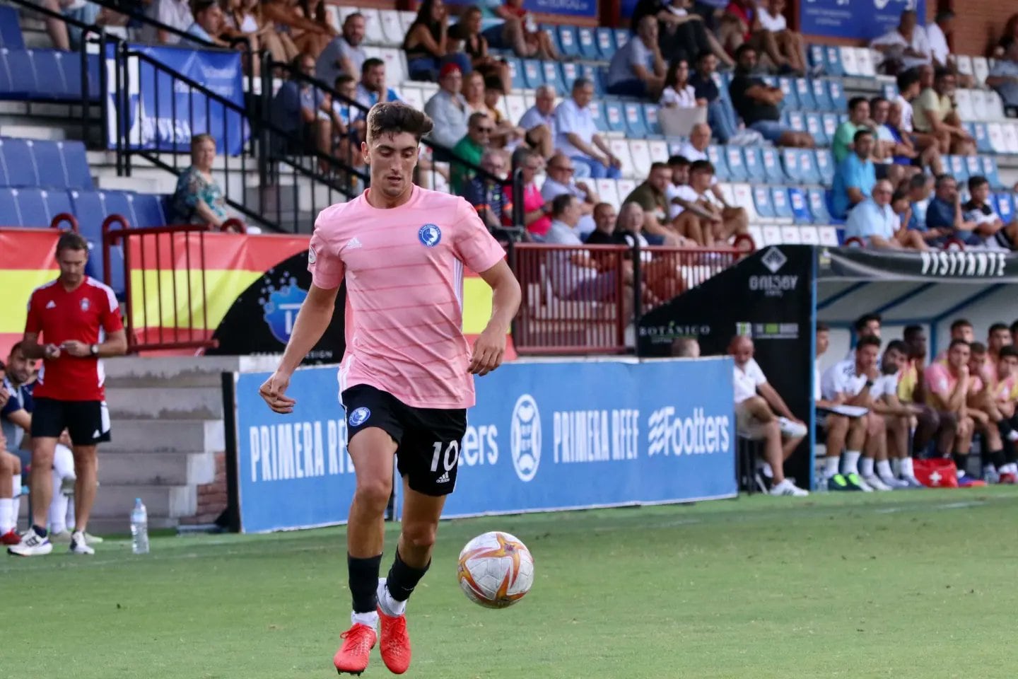 Kevin Manzano, en un partido de pretemporada junto a Las Rozas