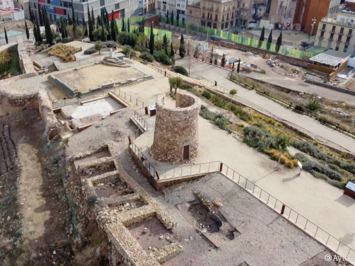 La alcaldesa invita al ministro de Cultura a visitar Cartagena para que vea cómo se protege la arqueología