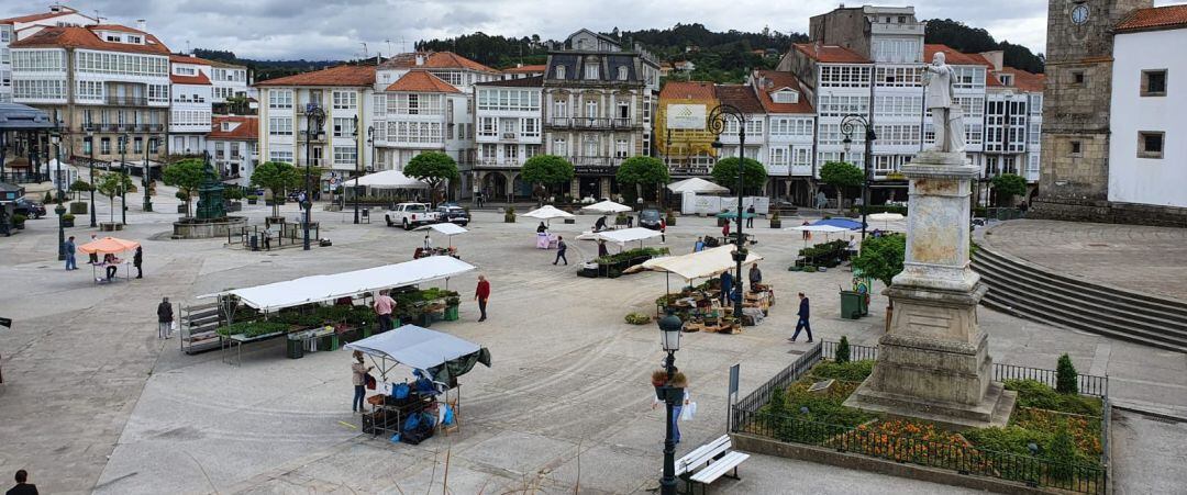 Mercado tradicional en la plaza García Hermanos