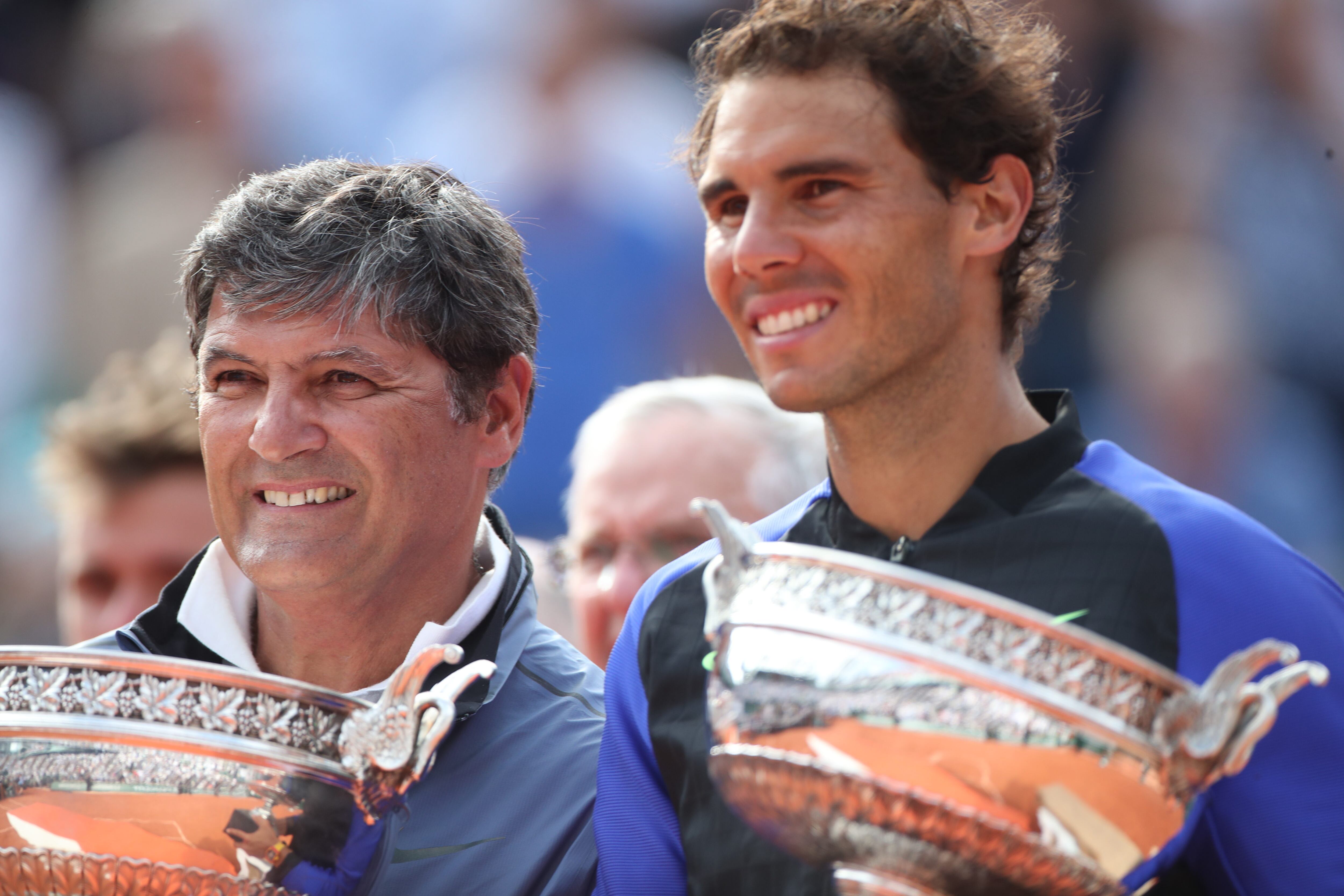 Toni Nadal y Rafael Nadal tras ganar Roland Garros en 2017.