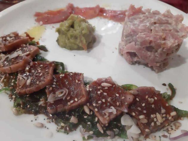 Combinado de tataki, sashimi y tartar de atún