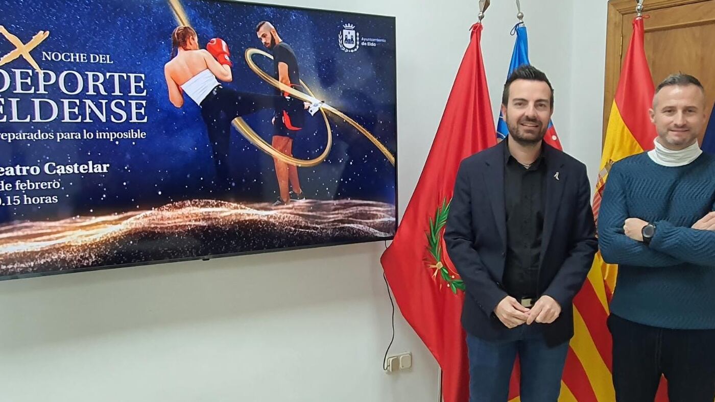 El edil de Deportes de Elda, Fernando Gómez (I) y el coordinador del área, Chema Martínez han presentado la gala