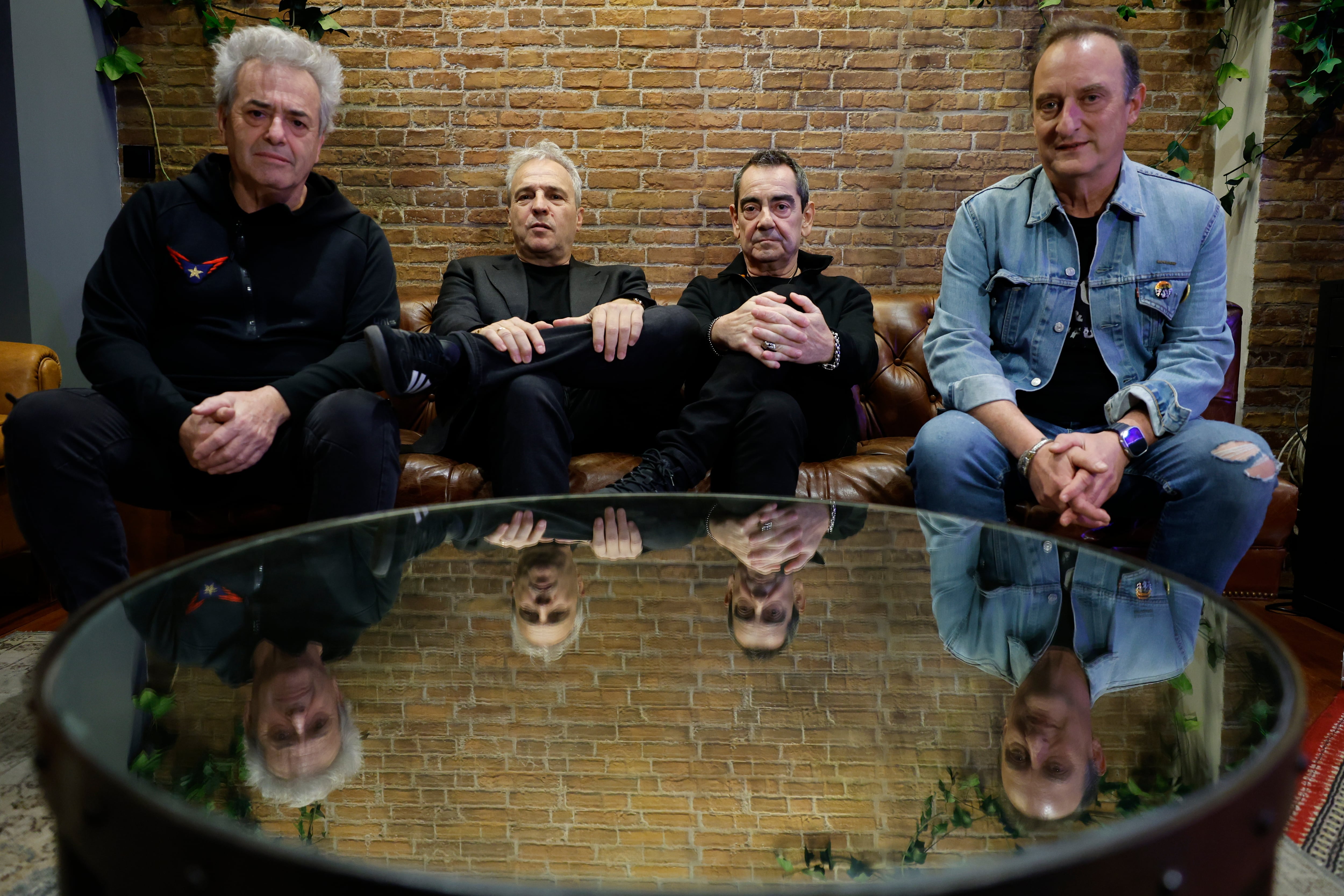 Los Hombres G anuncian una nueva gira y una película documental titulada 'Los mejores años de nuestra vida'.
