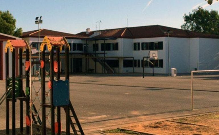 El colegio todavía no ha visto realizadas las obras que espera desde hace años.