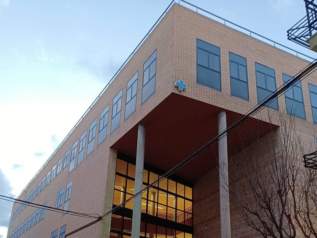 El Centro de Salud 1 de Villena, objeto de obras para impermeabilizar la cubierta situada sobre la sala de máquinas