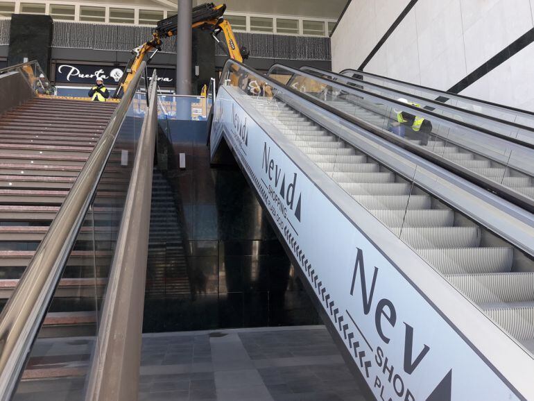 Obras en el centro comercial de Nevada de Armilla (Granada)