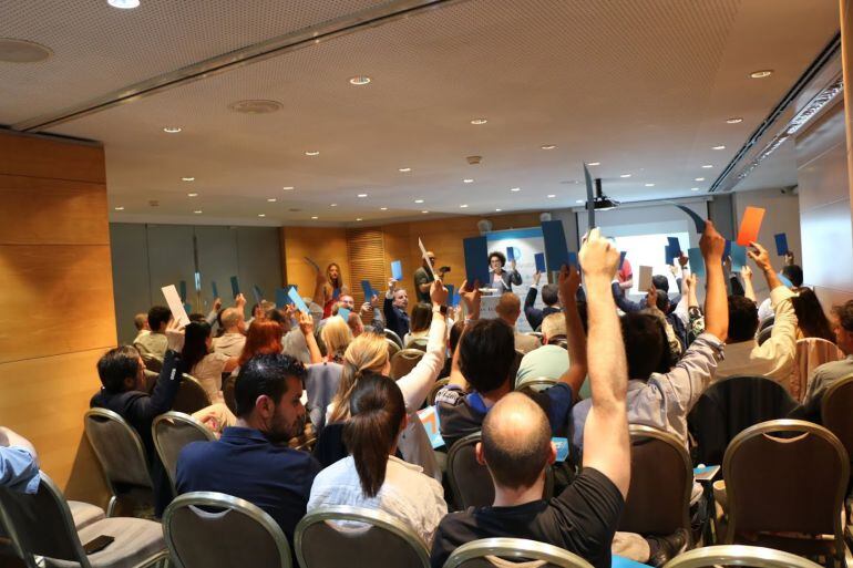Moment de la votació al congrés de L'A sobre el pacte amb el PS