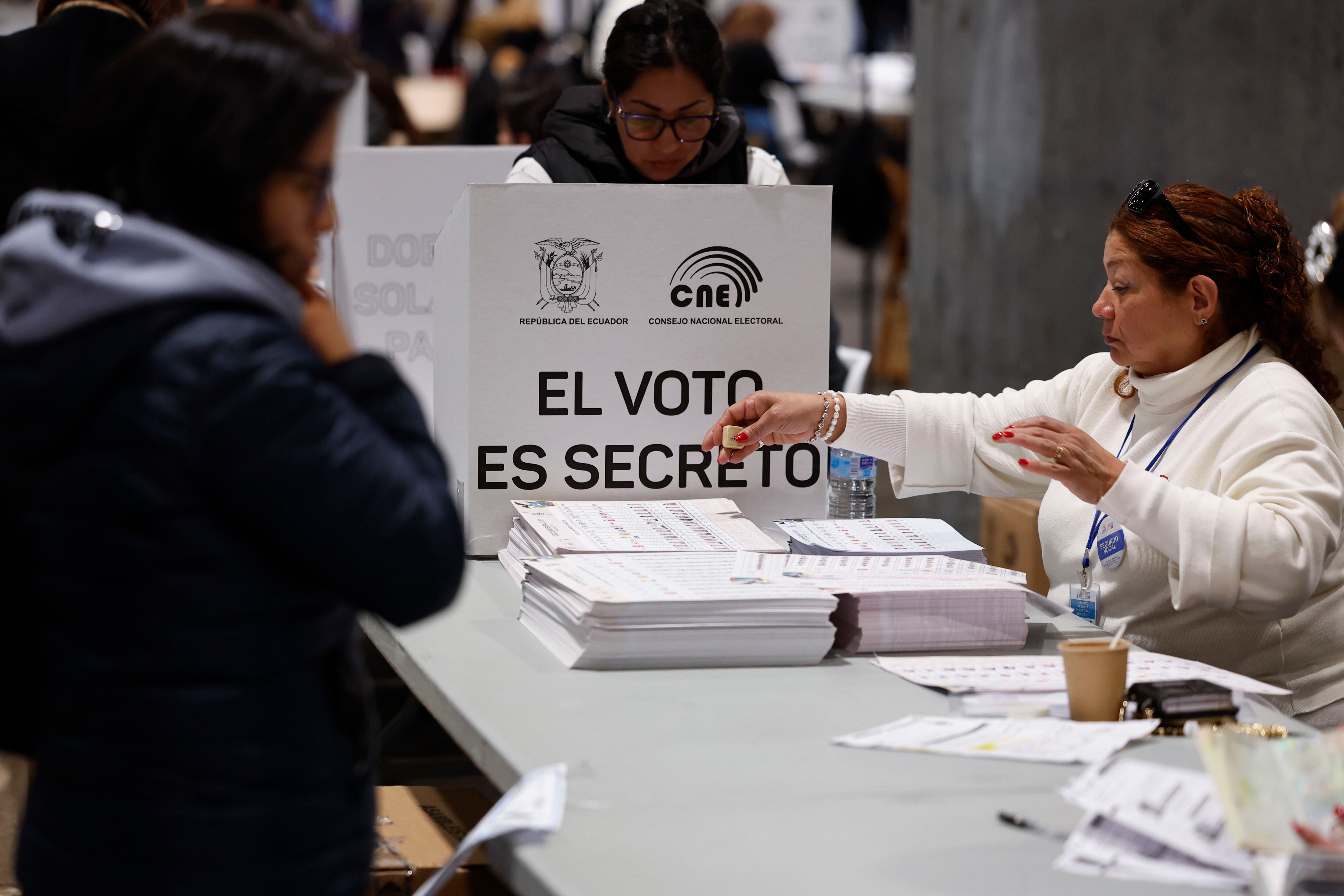 La jornada electoral arranca con normalidad en la Región de Murcia