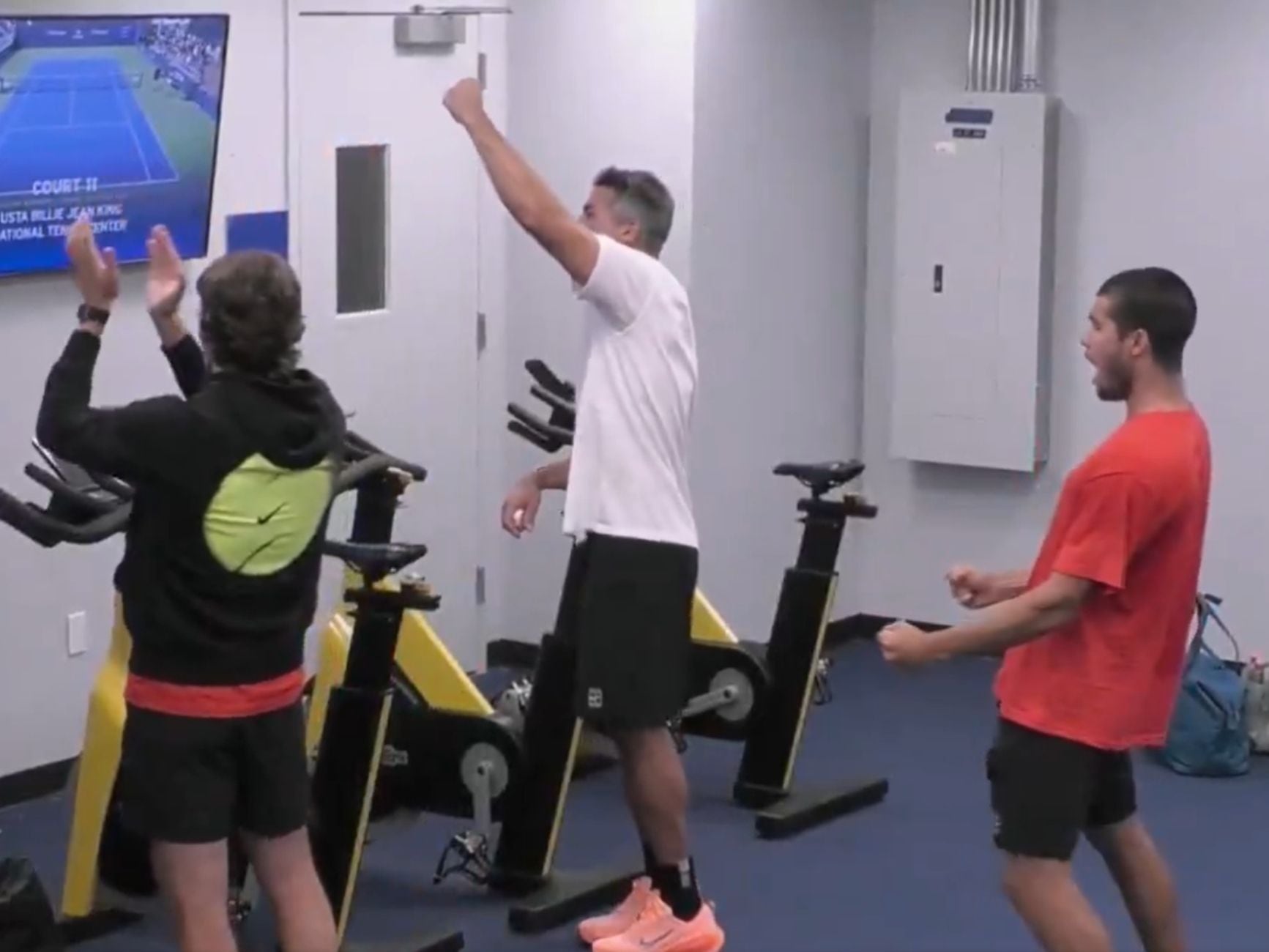 Carlos Alcaraz celebra el triunfo de Marcel Granollers en el US Open