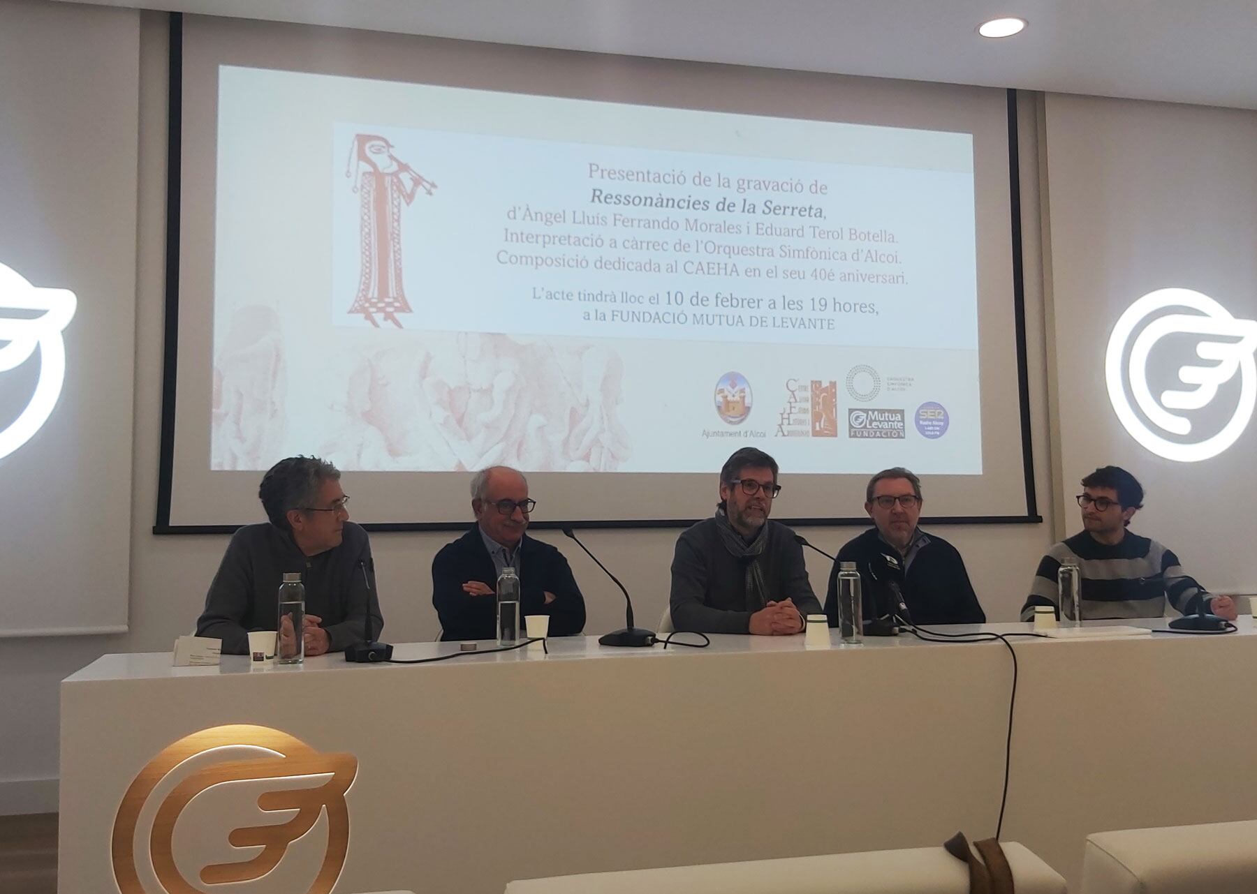 Pep Jordà, Pedro Juan Parra, Àngel Lluís Ferrando, Eduard Terol Botella i Ferran Villanueva durante la presentación de la composición