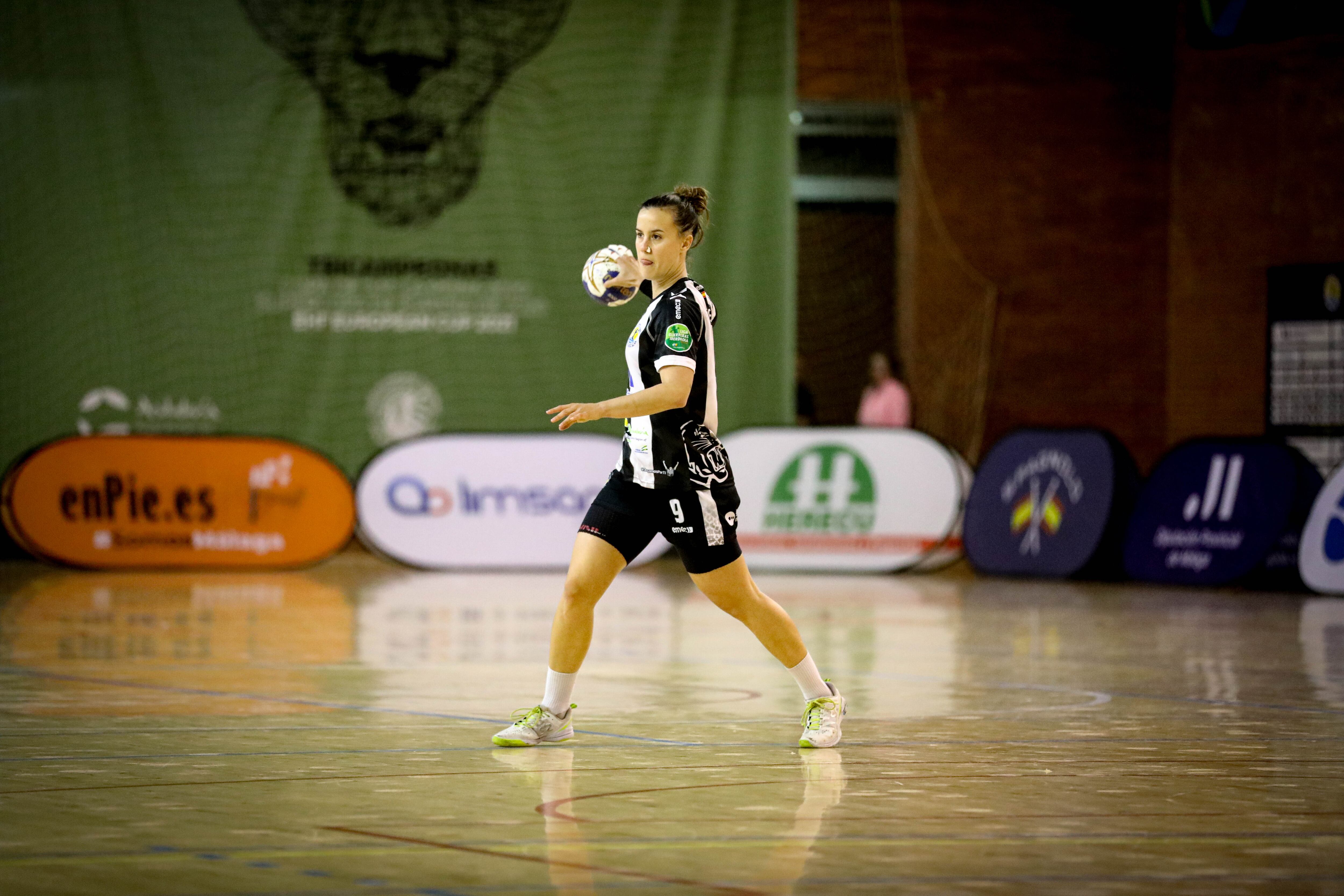 La jugadora del Costa del Sol Silvia Arderius, seguirá una temporada más en el club malagueño