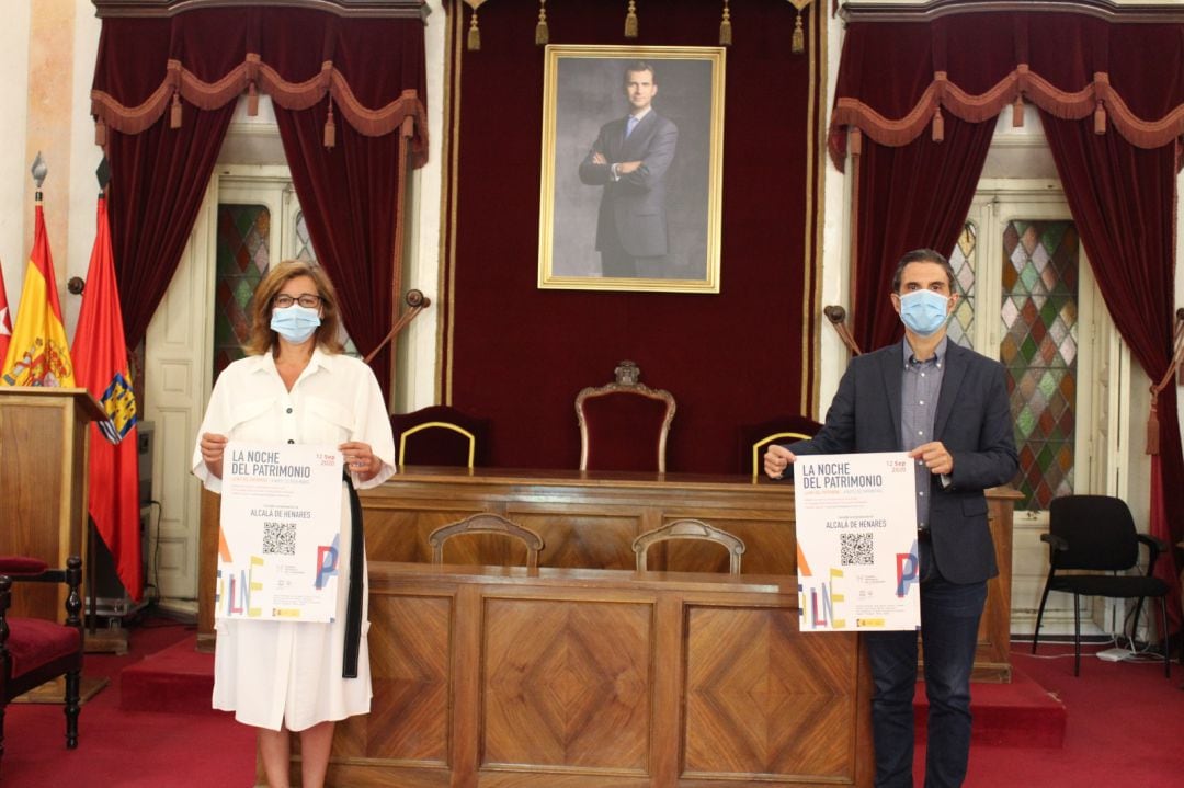 María Aranguren, concejala de Cultura y Turismo, y Javier Rodríguez Palacios, alcalde de Alcalá de Henares, en la presentación de La Noche del Patrimonio. 