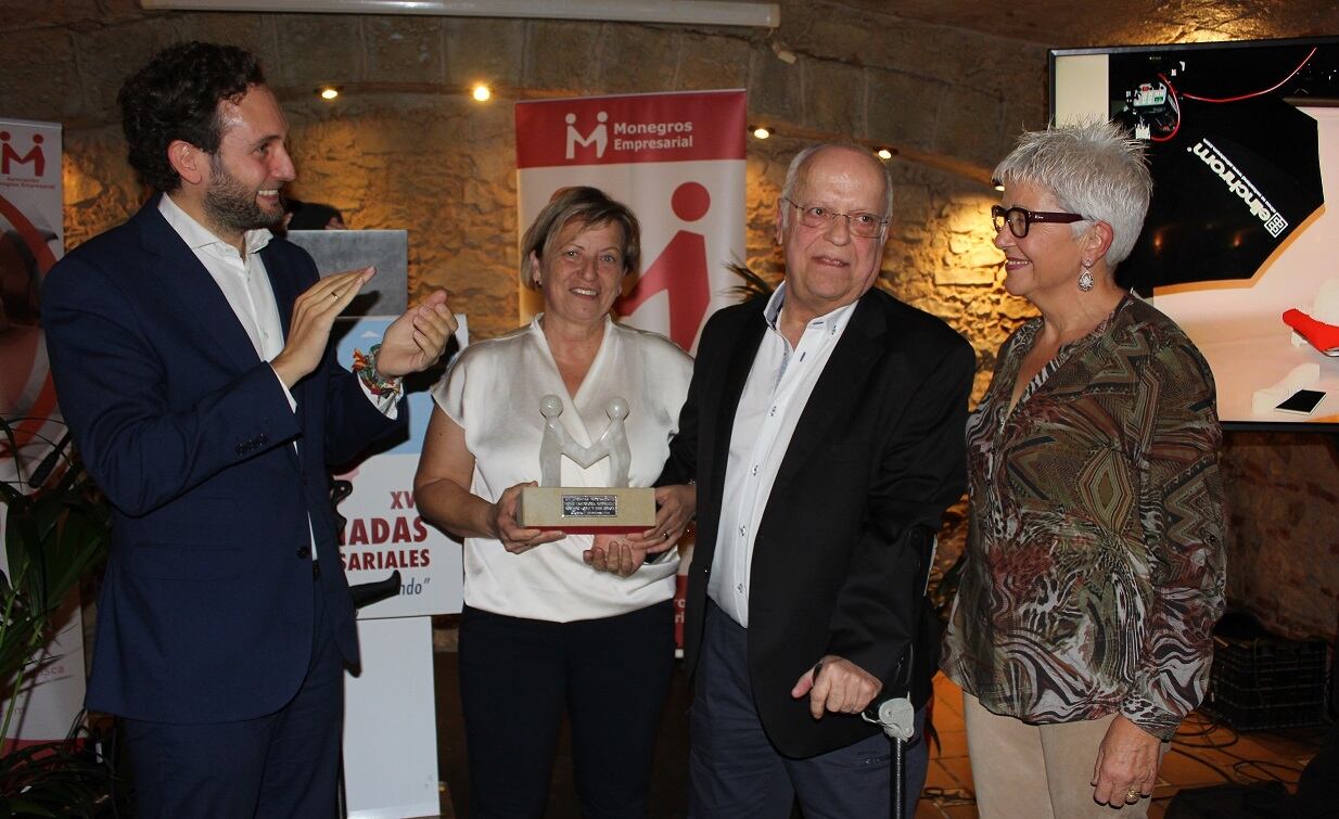 Isaac Claver en la entrega del premio al empresario Rosendo López. Foto Patricia Puértolas