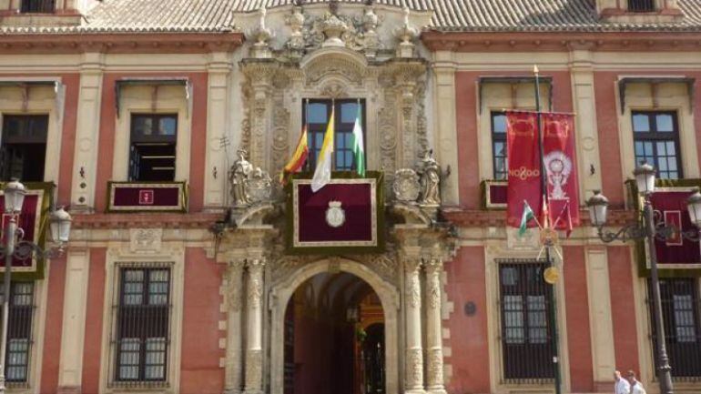 El lunes comienzan los trabajos de restauración de las fachadas del palacio arzobispal