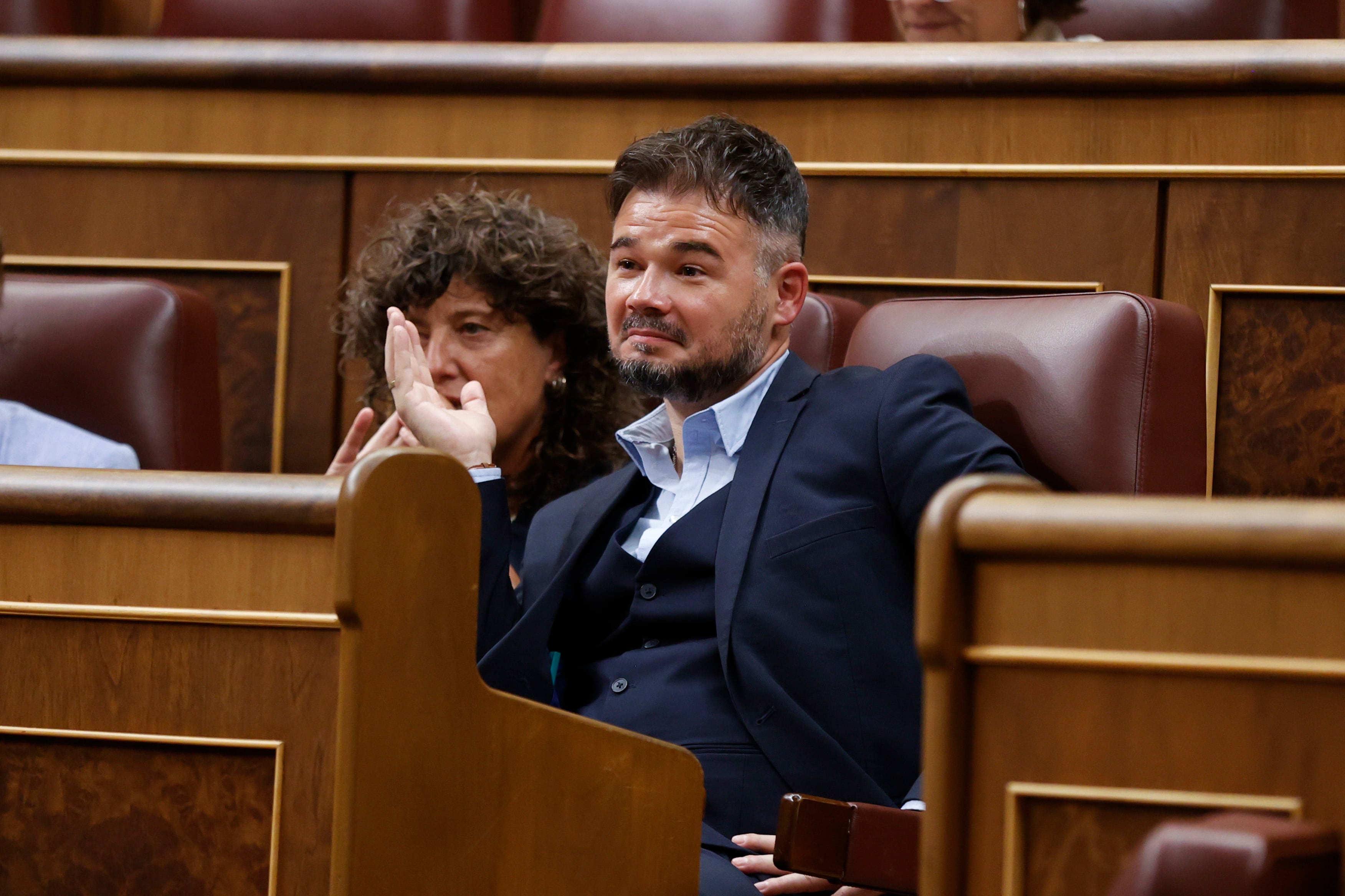 El portavoz de ERC, Gabriel Rufián en el primer pleno del Congreso de la XV Legislatura que este martes aprobará la toma en consideración de la reforma del reglamento de la Cámara para permitir el uso de las lenguas cooficiales.