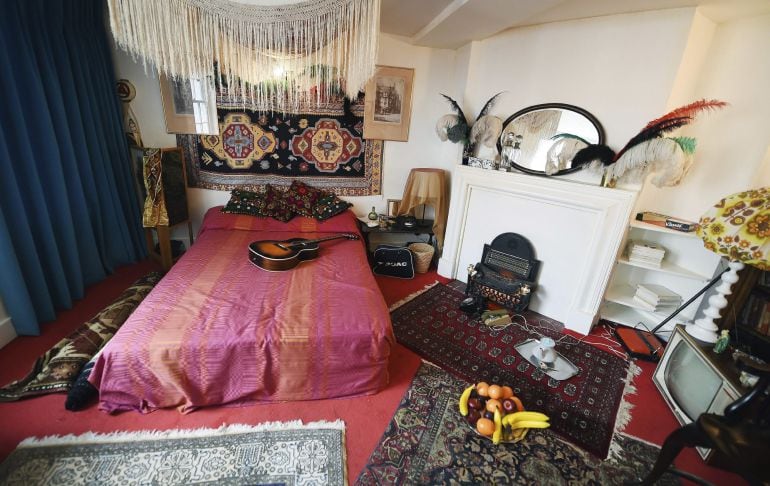 Interior de la vivienda en la que vivió el guitarrista estadounidense Jimi Hendrix entre el verano de 1968 y la primavera de 1969, situada en Brook Street, Mayfair, Londres.