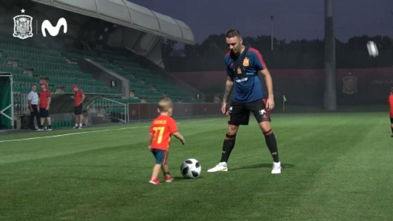 Iago Aspas disfruta con su hijo Thiago