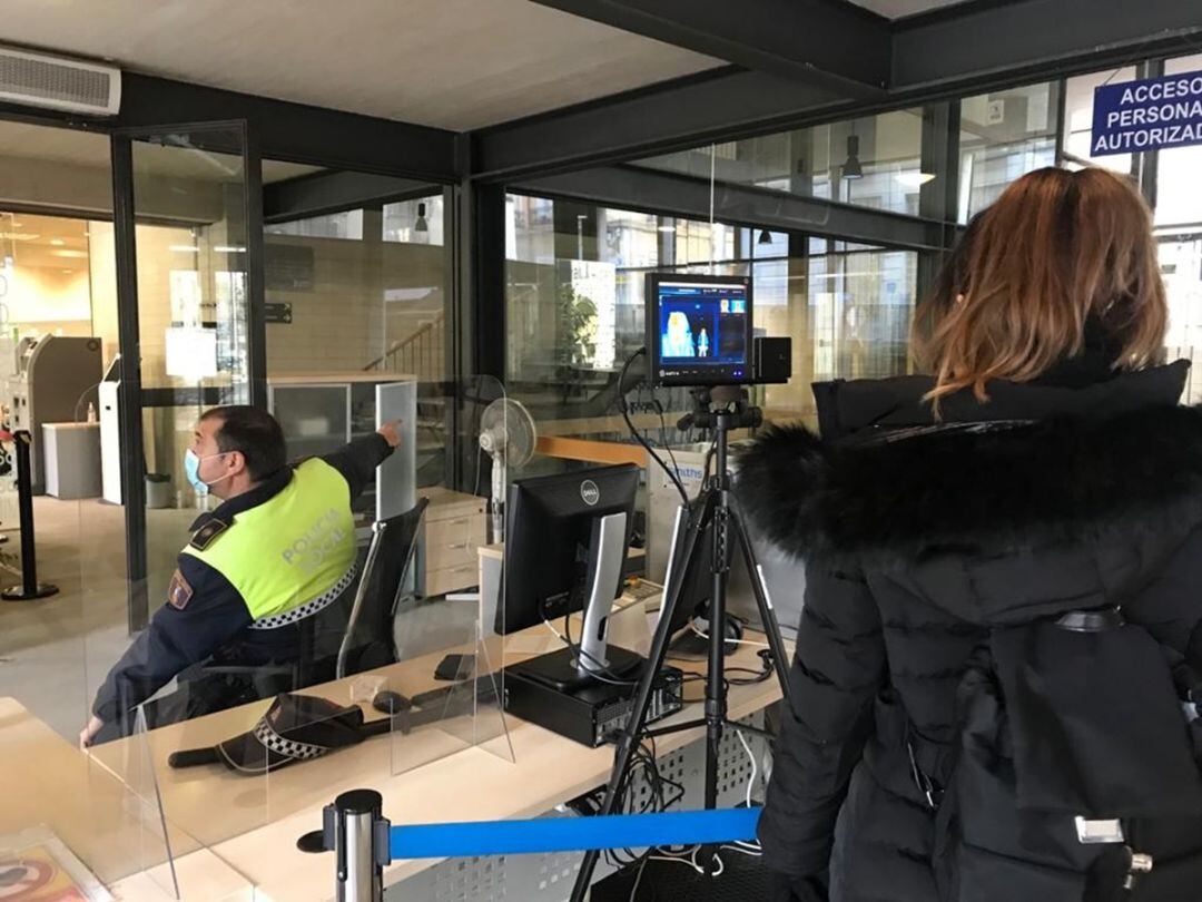 Cámara termográfica instalada en el acceso al Ayuntamiento de Alicante 