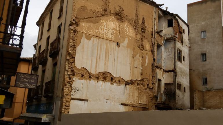 Es el aspecto que ofrece este edificio, que hace esquina entre las calles Santa Lucía y Prado Marina