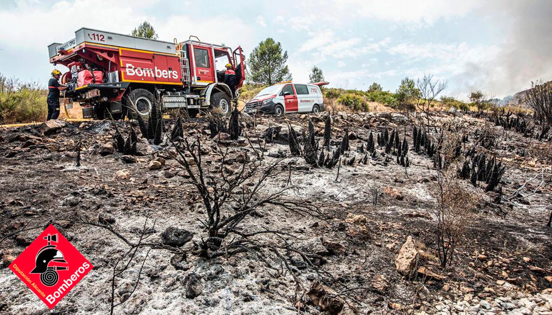 Imagen de una de las muchas laderas de montaña arrasadas por el fuego de la Vall d'Ebo