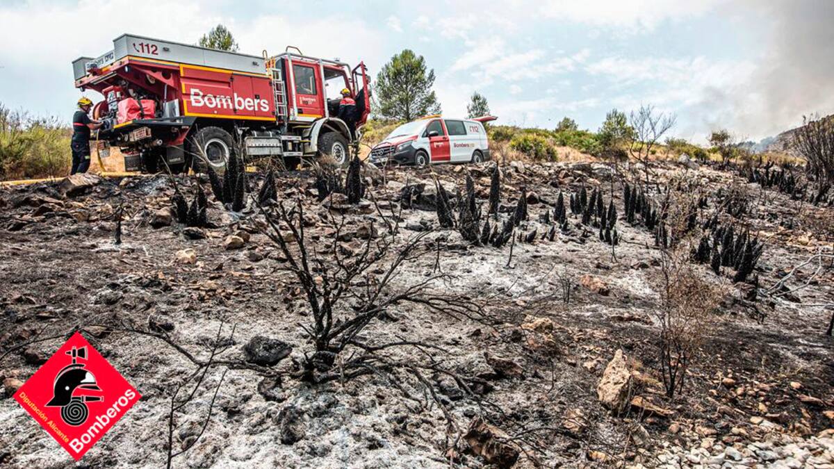 El Consorcio de Bomberos da por extinguido el incendio de Vall d'Ebo