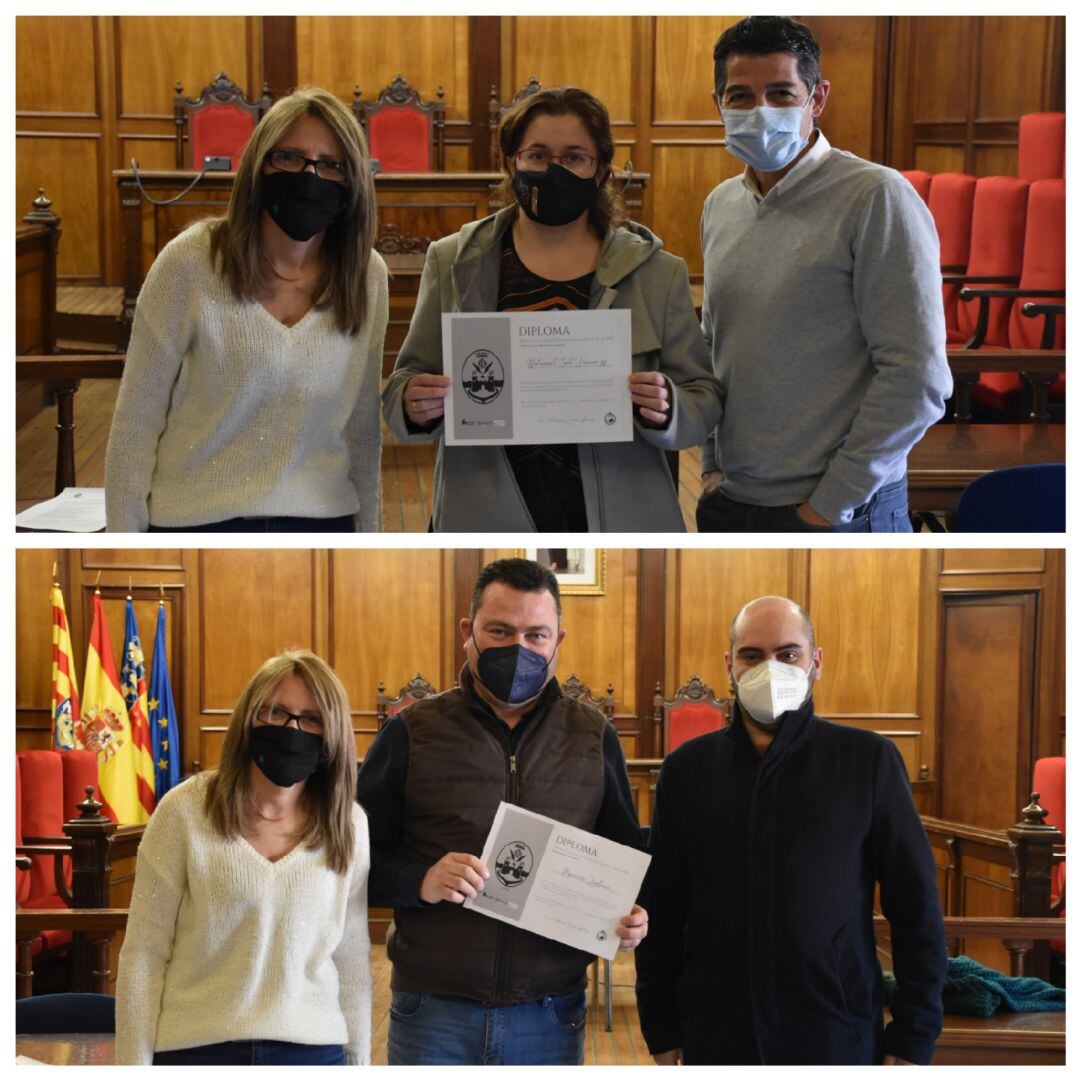 Representantes del Restaurant Sant Francesc, 52 y papelería Quaderns recibiendo sus diplomas acreditativos de los premios de escaparatismo navideño