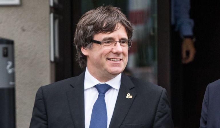 Carles Puigdemont llega para ofrecer unas declaraciones a la prensa tras su reunión en el Martin&#039;s Grand Hotel de Waterloo (Bélgica)