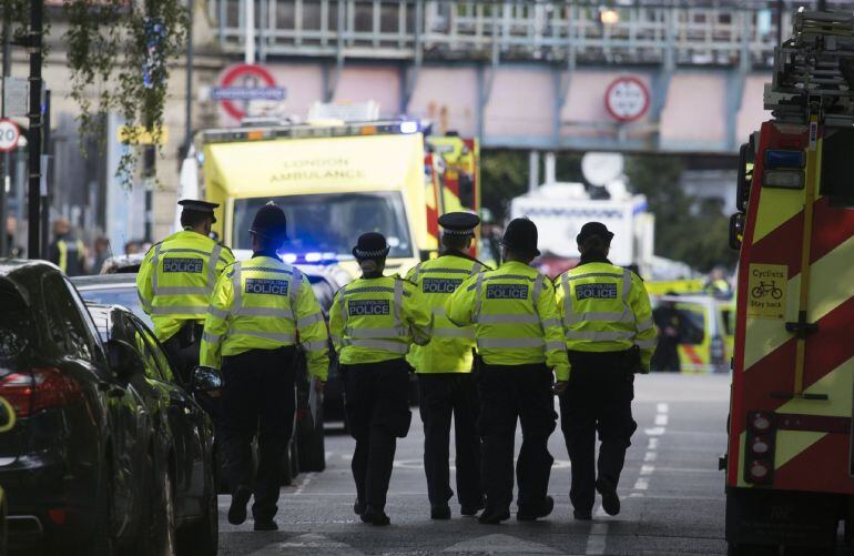 Miembros de los servicios de emergencia de Londres.