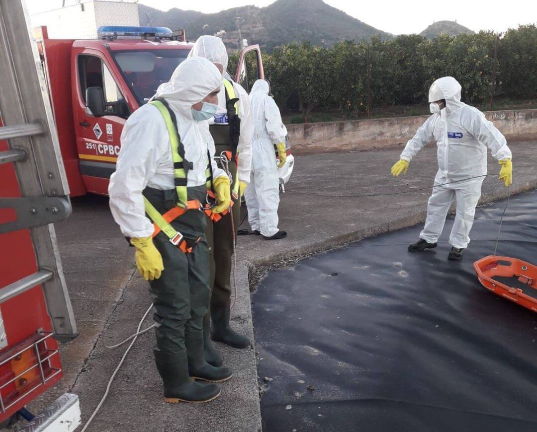 Hallazgo del cuerpo de un hombre en una balsa de Nules