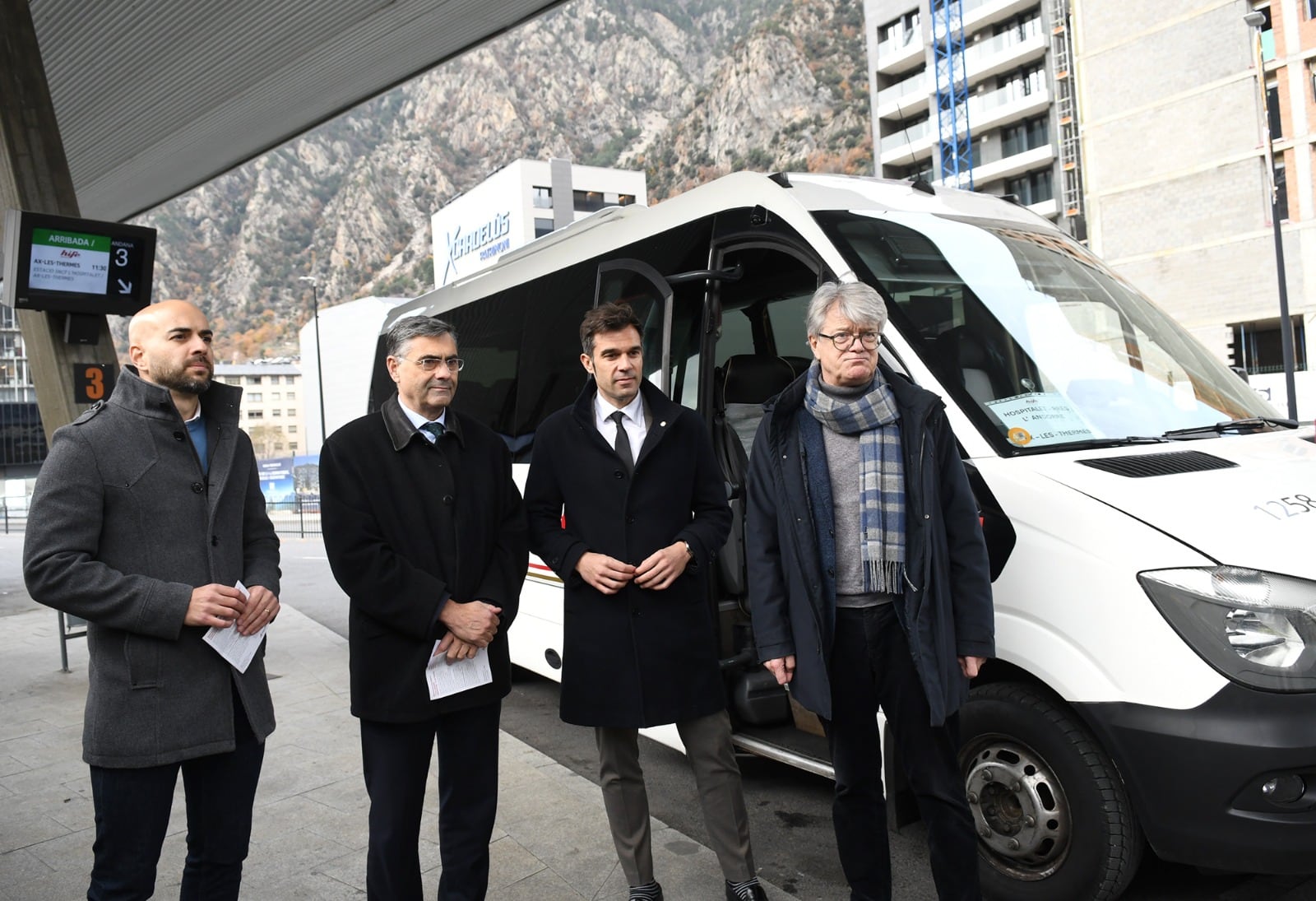 El secretari d&#039;Estatd e Transports i Mobilitat, David Forné, amb l&#039;ambaixador francés, Jean Claude Tribolet i els responsables d&#039;HIFE