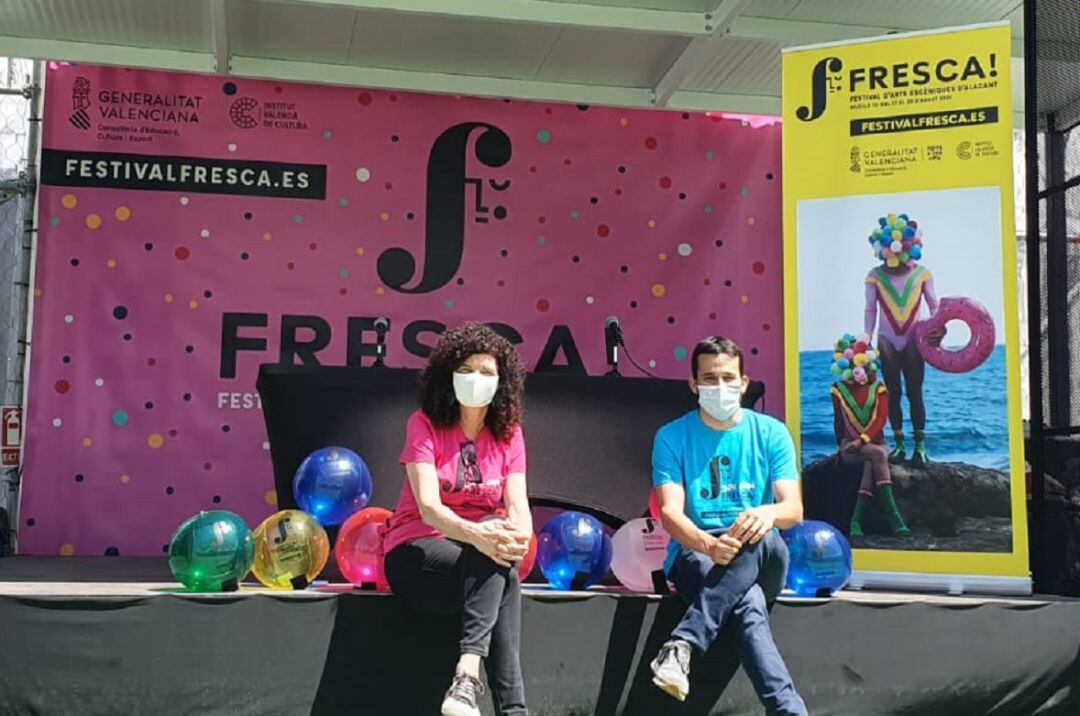 El conseller Marzà y la coordinadora del IVC en Alicante, Alicia Garijo, en la presentación del festival de teatro 'Fresca'